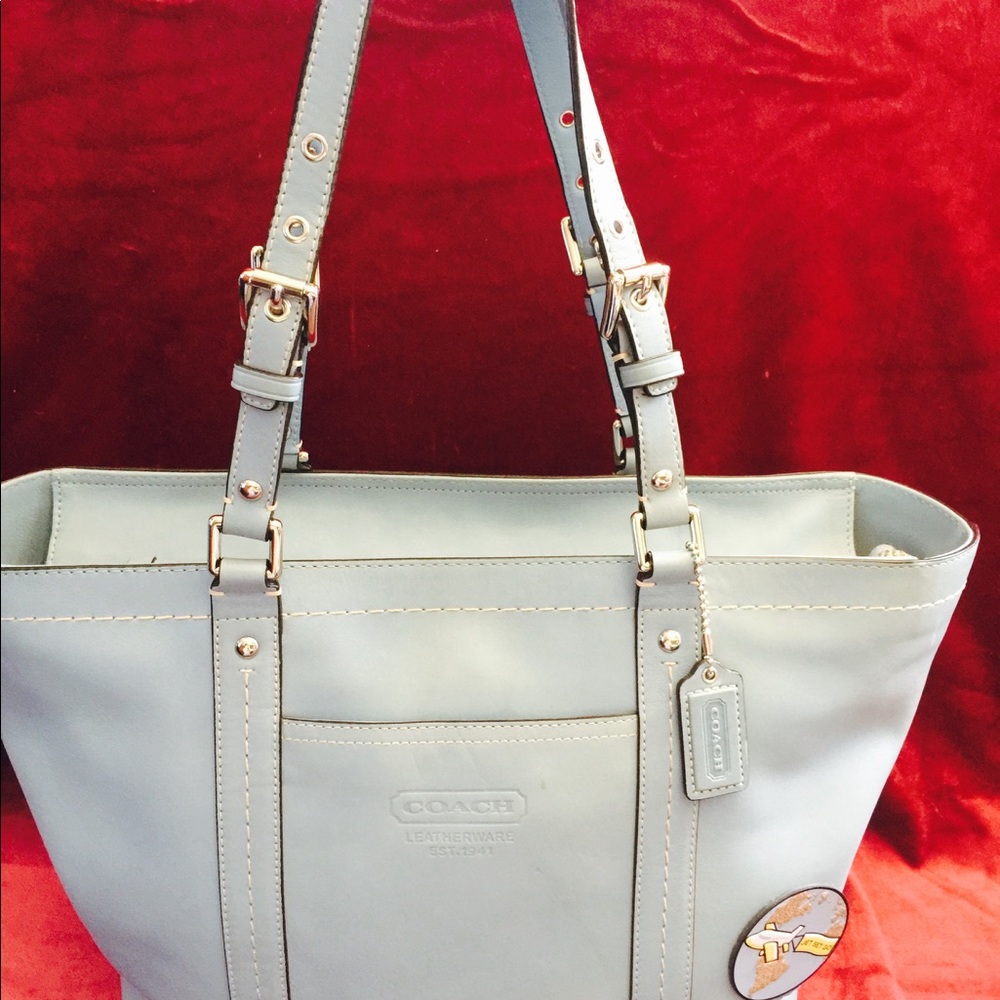 Coach tote the decal can be removed